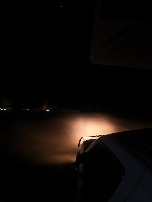 comprehensive strategies for maintaining focus during night drives in rural settings